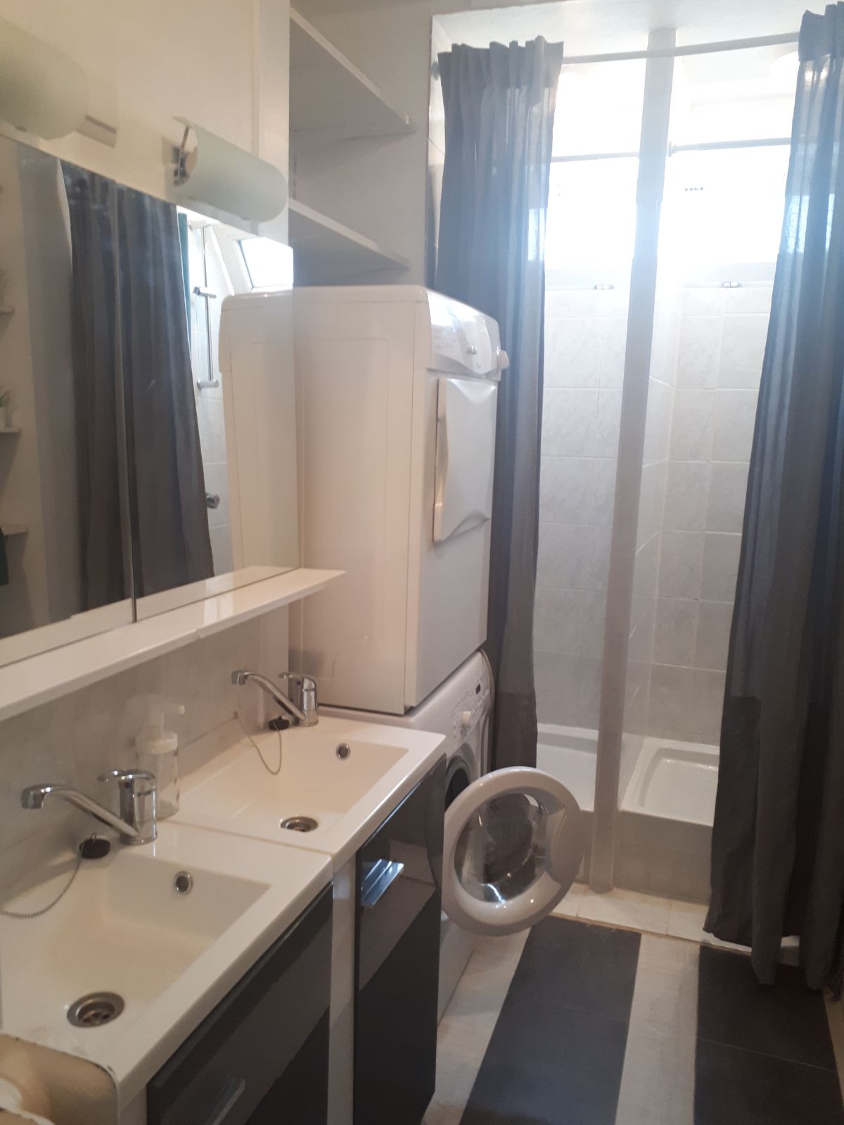 Co location Available in 4 Bedroom Apartment in Villijean