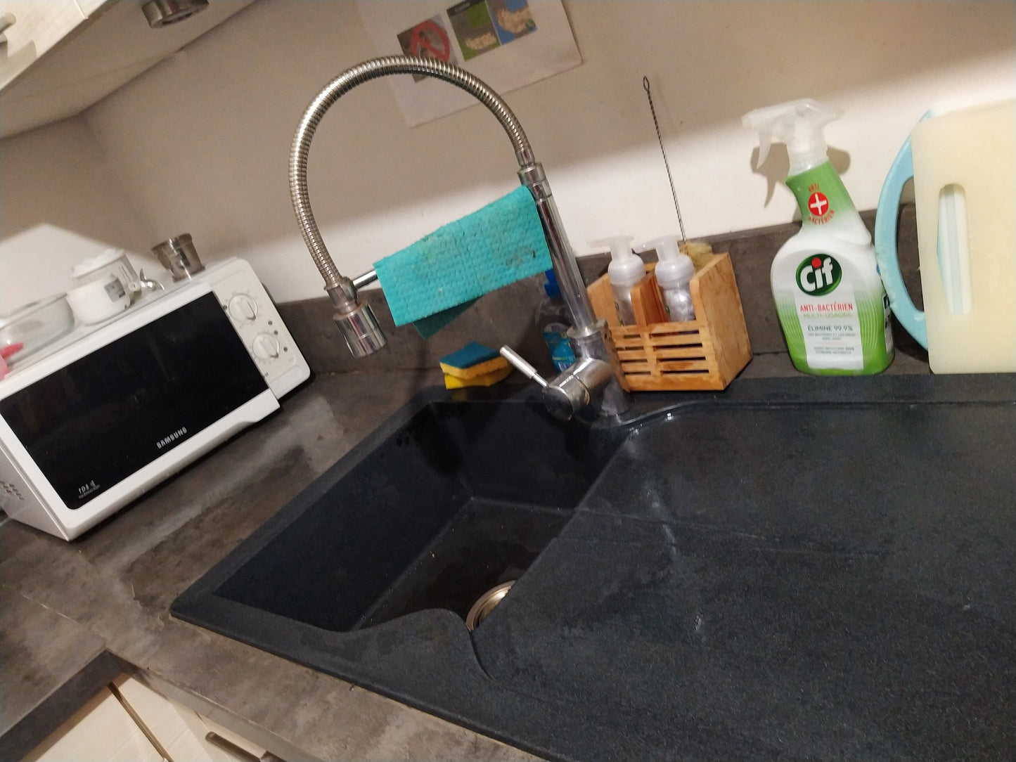 2 Shared room available in 2 Bed room apartment at Metro B Cluney